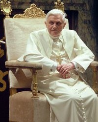 На фото Бенедикт XVI